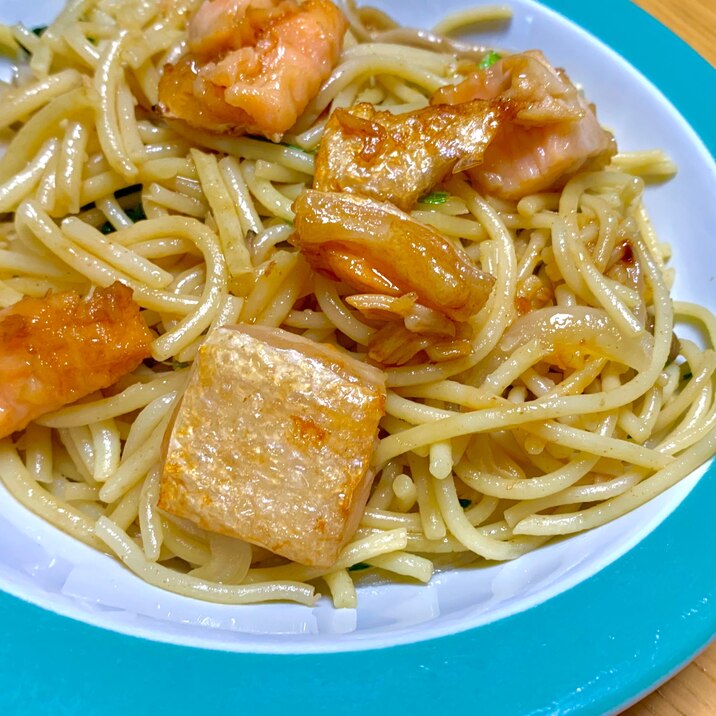 バター醤油香る✨鮭の和風パスタ